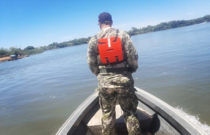 PATRULLA FLUVIAL EN LA ZONA DEL AREA NAVAL DE CONFLUENCIA.