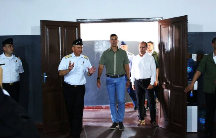 PRESIDENTE DE LA REPÚBLICA VISITA A CIMEFORISTAS NAVALES