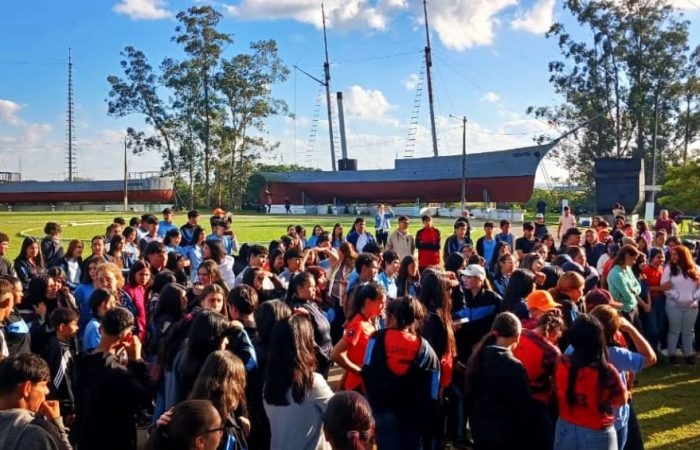 ESTUDIANTES VISITAN EL PARQUE NACIONAL DE VAPOR CUE