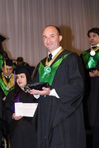 SEÑOR OFICIAL SUPERIOR PROFESOR DE LA EPOE CULMINA DOCTORADO CON HONORES